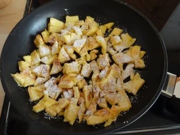 Rezept: Mein schneller, einfacher Schmarn Bild Nr. 2 Mein schneller, einfacher Schmarn - Rezept - Bild Nr. 2