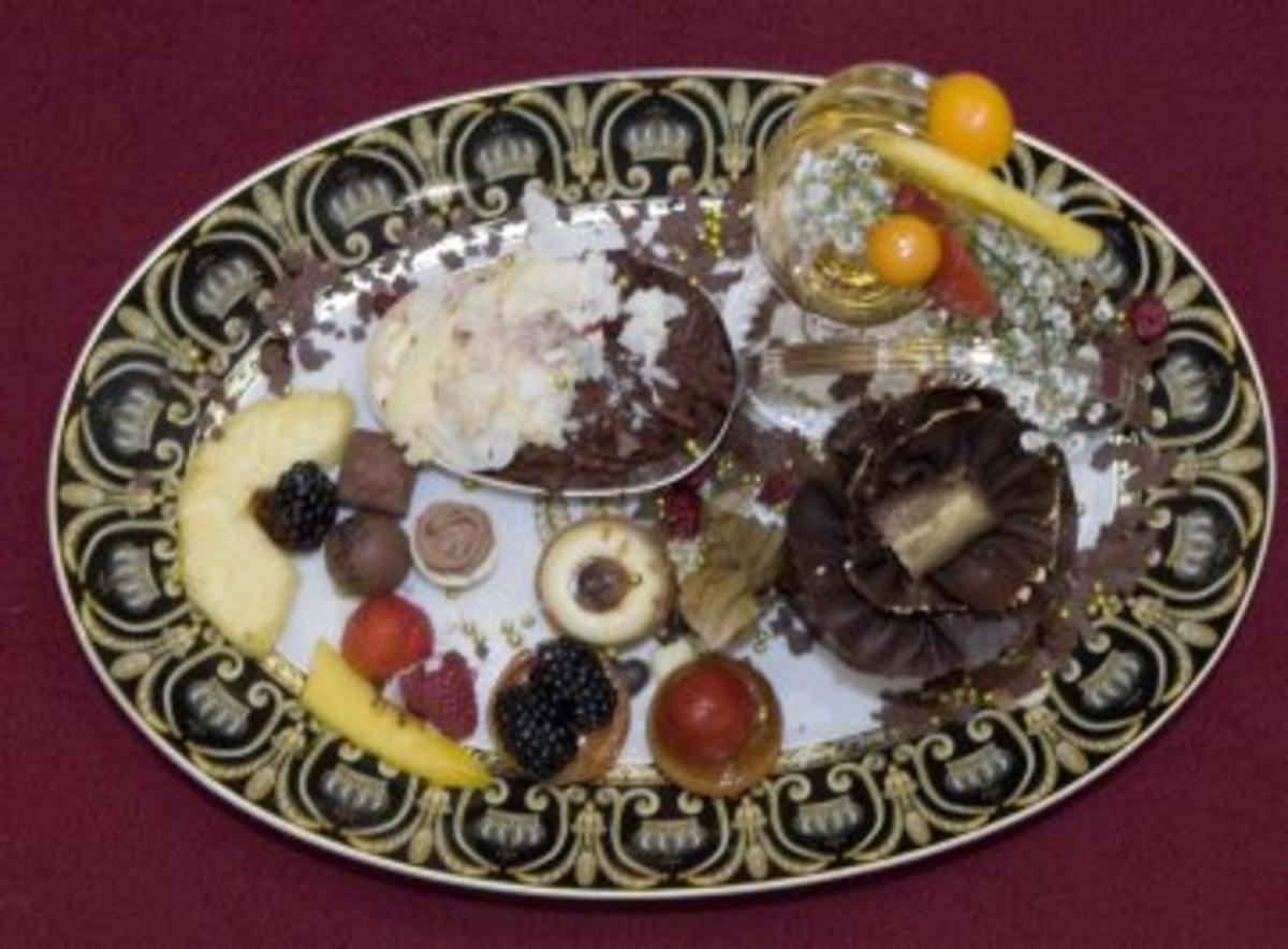 Dessert a la Louis XIV - Braune und weiße Mousse au Chocolat (Harald Glööckler) - Rezept