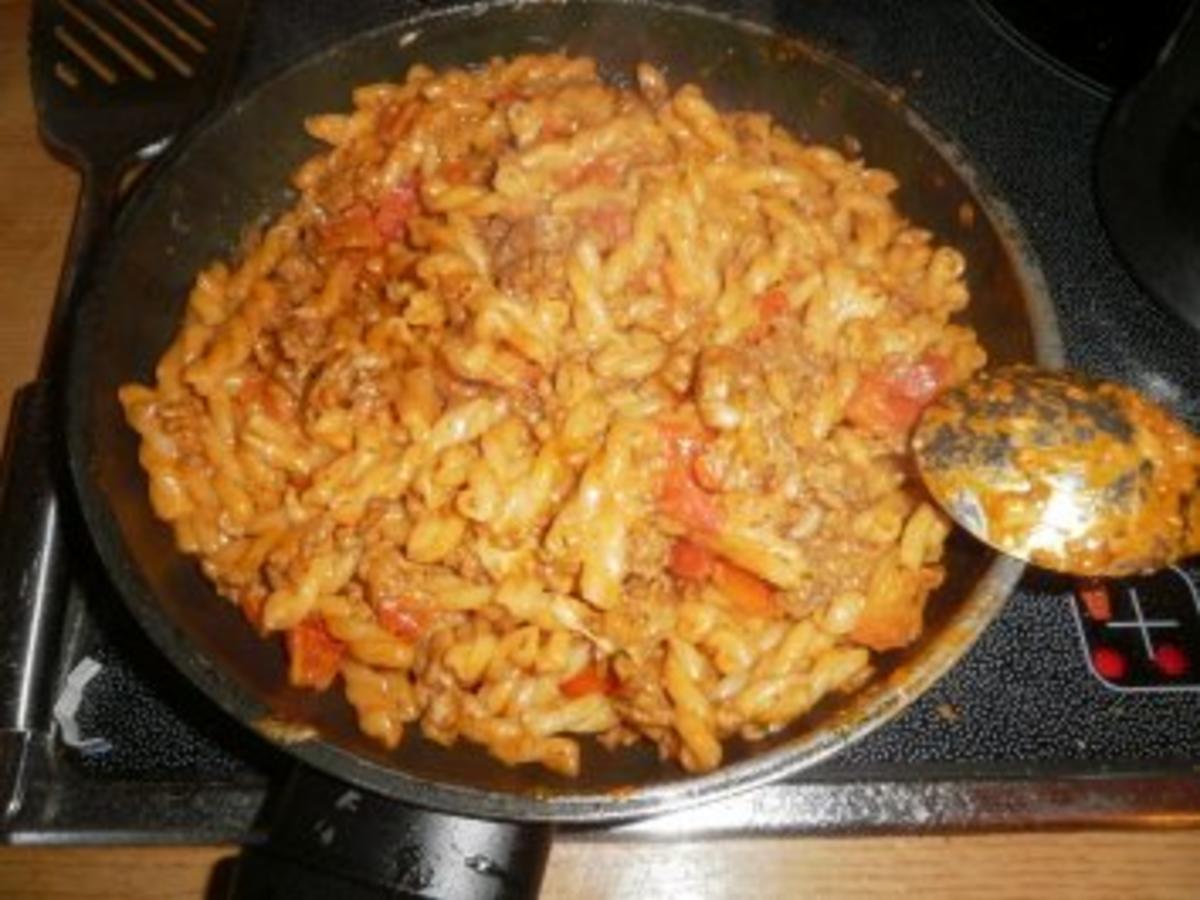 Nudelpfanne mit Hackfleisch, Cherrytomaten und Käse - schnell &amp; einfach ...