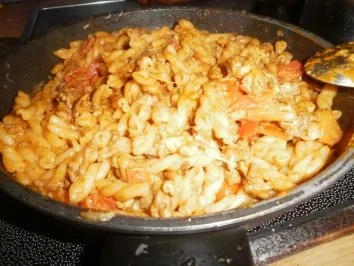 Nudelpfanne mit Hackfleisch, Cherrytomaten und Käse - Rezept - Bild Nr. 2