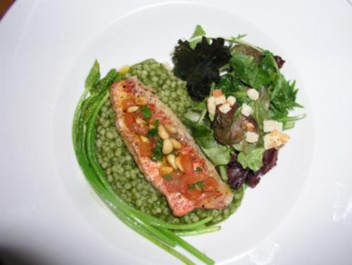Bärlauchgraupen- Risotto mit Rotbarbenfilet und - Rezept - kochbar.de