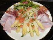 Spargelsalat mit Schinkenvariation - Rezept