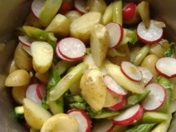 Frühlingssalat von grünen und gebratenem Spargel und neuen Kartoffeln - Rezept - Bild Nr. 5