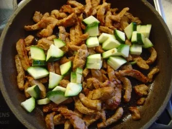 Gyros-Auflauf mit Weinbrand-Tomaten-Rahmsauce - Rezept - Bild Nr. 5