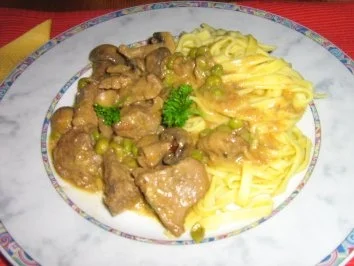 Rezept: Gulasch Gärtnerart mit Tagliatelle Gulasch Gärtnerart mit Tagliatelle - Rezept