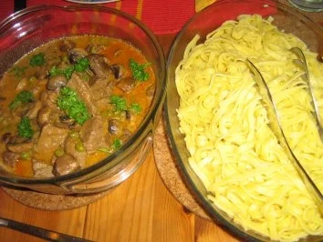 Rezept: Gulasch Gärtnerart mit Tagliatelle Bild Nr. 5 Gulasch Gärtnerart mit Tagliatelle - Rezept - Bild Nr. 5