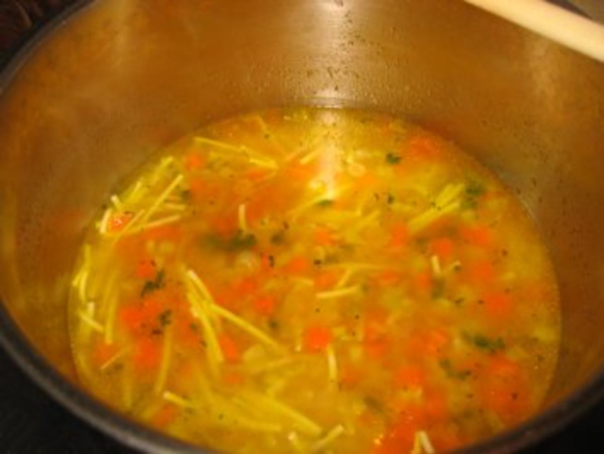 Suppe: Würziges Suppengrün-Nudelsüppchen - Rezept - Bild Nr. 2