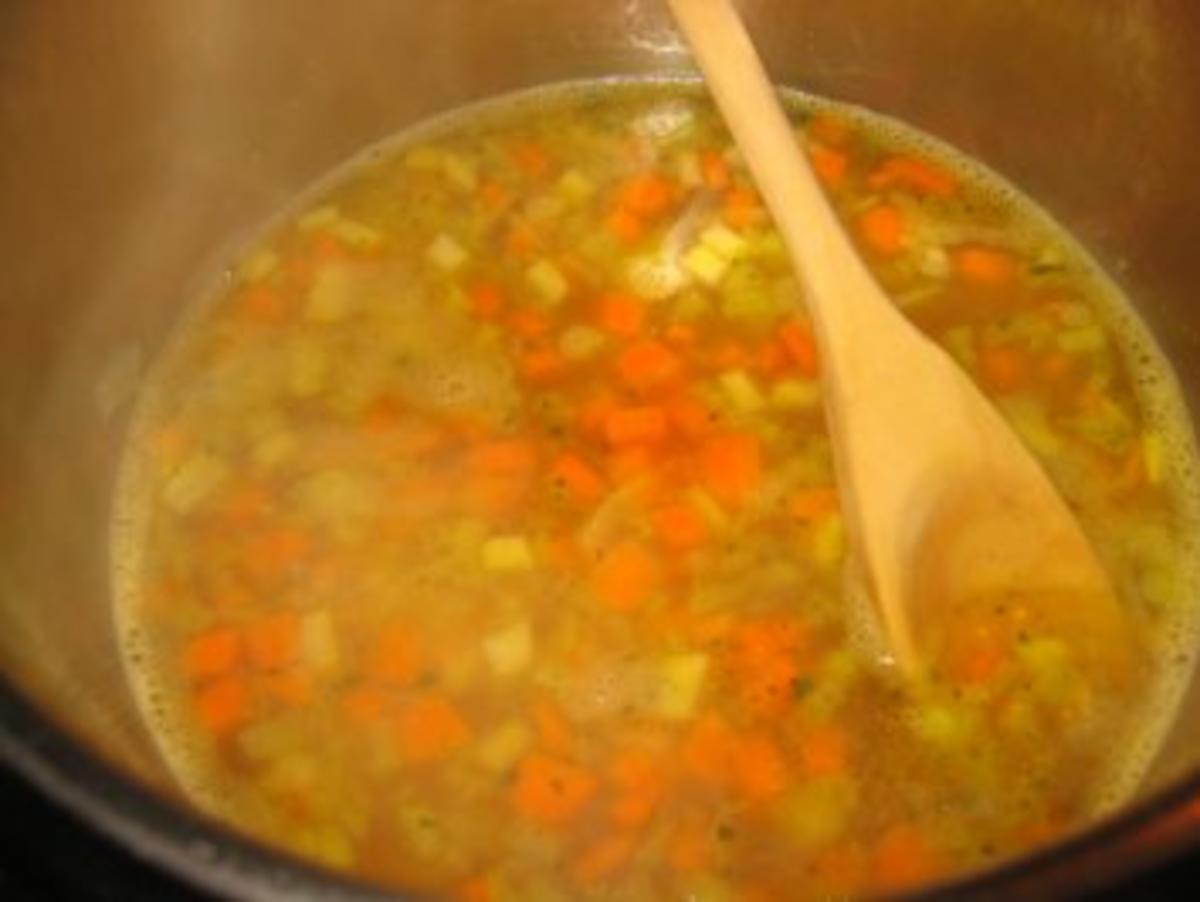 Suppe: Würziges Suppengrün-Nudelsüppchen - Rezept - Bild Nr. 3