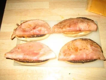 Rezept: Snacks - Tostato Panini con prosciutto, asparagi e formaggio – geröstete Brötchen Bild Nr. 4 Snacks - Tostato Panini con prosciutto, asparagi e formaggio – geröstete Brötchen - Rezept - Bild Nr. 4