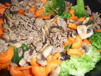 Gemüse-Hack unter Blätterteig - Rezept - Bild Nr. 7