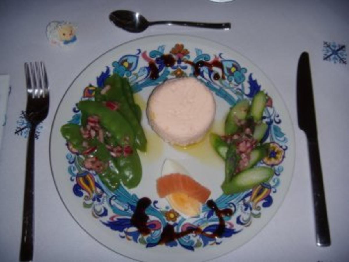 Bilder für Lachsmousse mit grünem Spargel und Zuckerschoten - Rezept