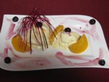 Vanilleeis mit beschwipster Pfirsich-Heidelbeer-Soße - Rezept - Bild Nr. 2