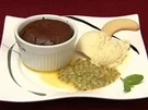 Schokosoufflé mit Passionsfrucht und Eis (Antje Buschschulte) - Rezept