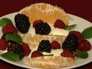 Rezept: Obst mit Naturjoghurt (Philipp Sonntag) Obst mit Naturjoghurt (Philipp Sonntag) - Rezept