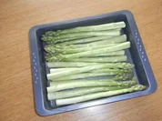 Spargel im Backofen mit Kräutern und Tomaten - Rezept