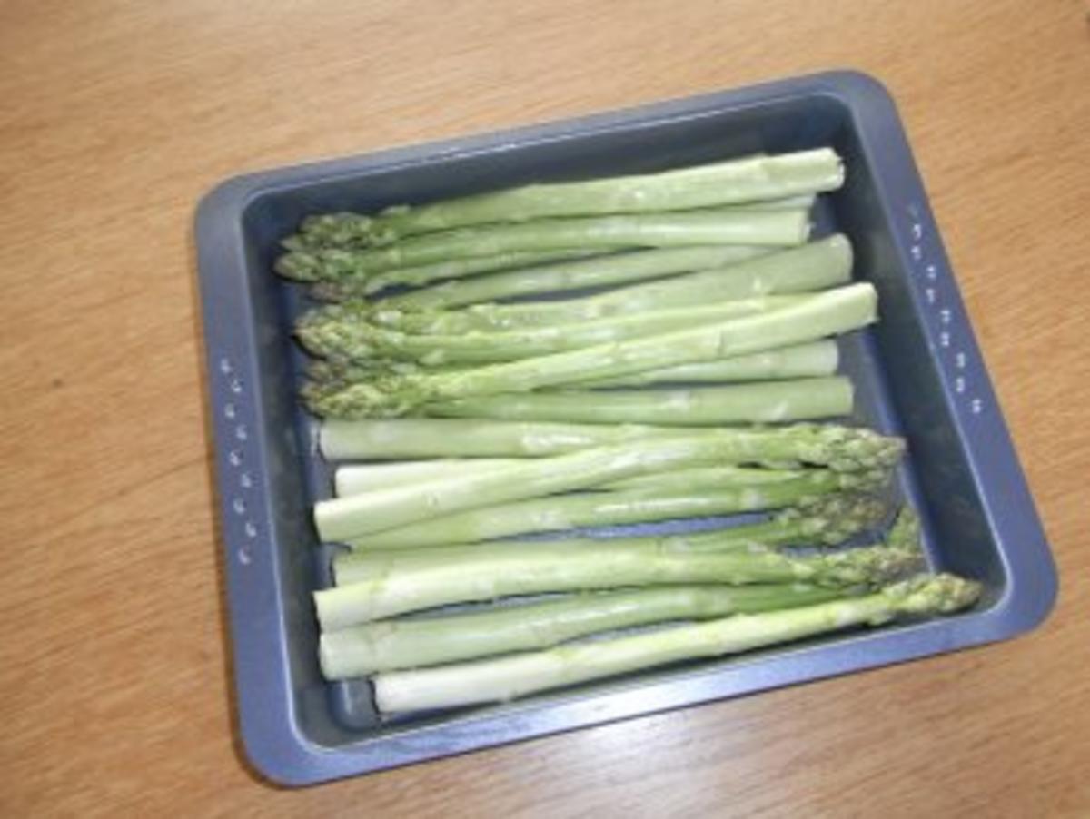 Bilder für Spargel im Backofen mit Kräutern und Tomaten - Rezept