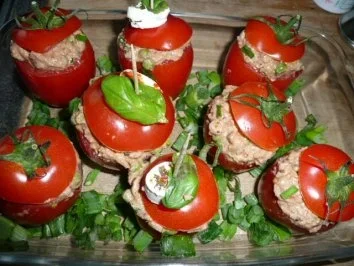 TAPAS/FISCHTomaten gefüllt mit Thunfisch-Erbsen - Rezept - Bild Nr. 3