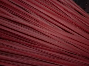 Krosse Entenbrust an Tagliatelle "Barolo" mit Zwiebel-Kräutersauce und Parmesanspänen - Rezept - Bild Nr. 2