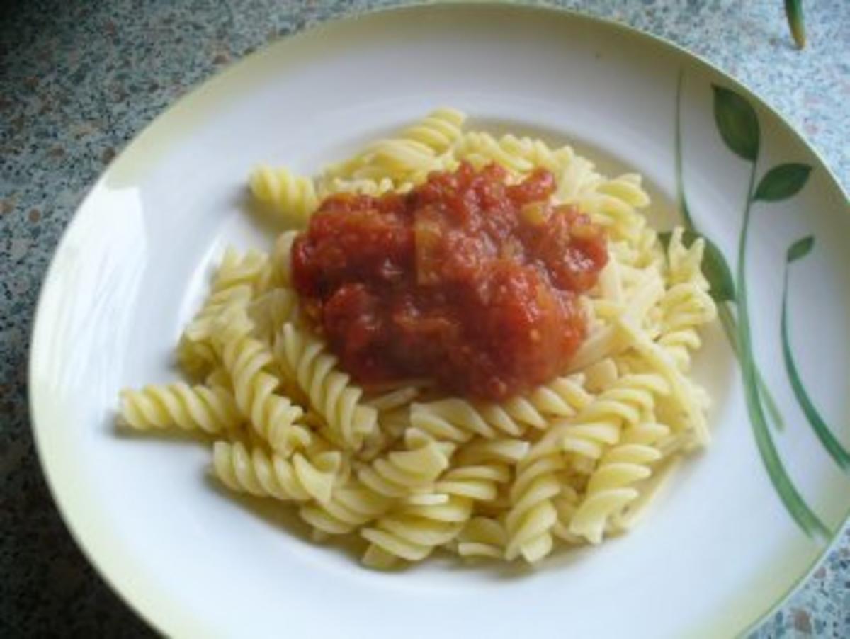 Tomatensoße - á la Dietz - auf Spirelli - Rezept