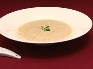 Mamas Sellerie-Schaumsüppchen an Parmesan-Oblaten (Detlef D!) - Rezept