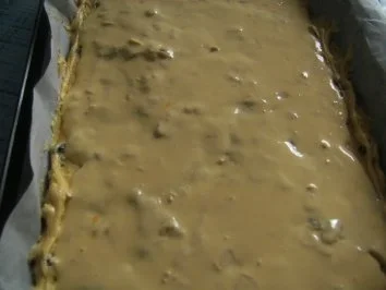 Rezept: Rosinen-Butterkuchen mit einer Schmanddecke Bild Nr. 4 Rosinen-Butterkuchen mit einer Schmanddecke - Rezept - Bild Nr. 4