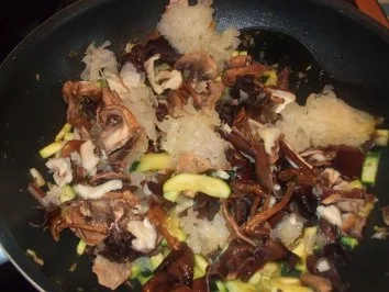 Chinapfanne mit Zucchini und Pilzen - Rezept - Bild Nr. 5