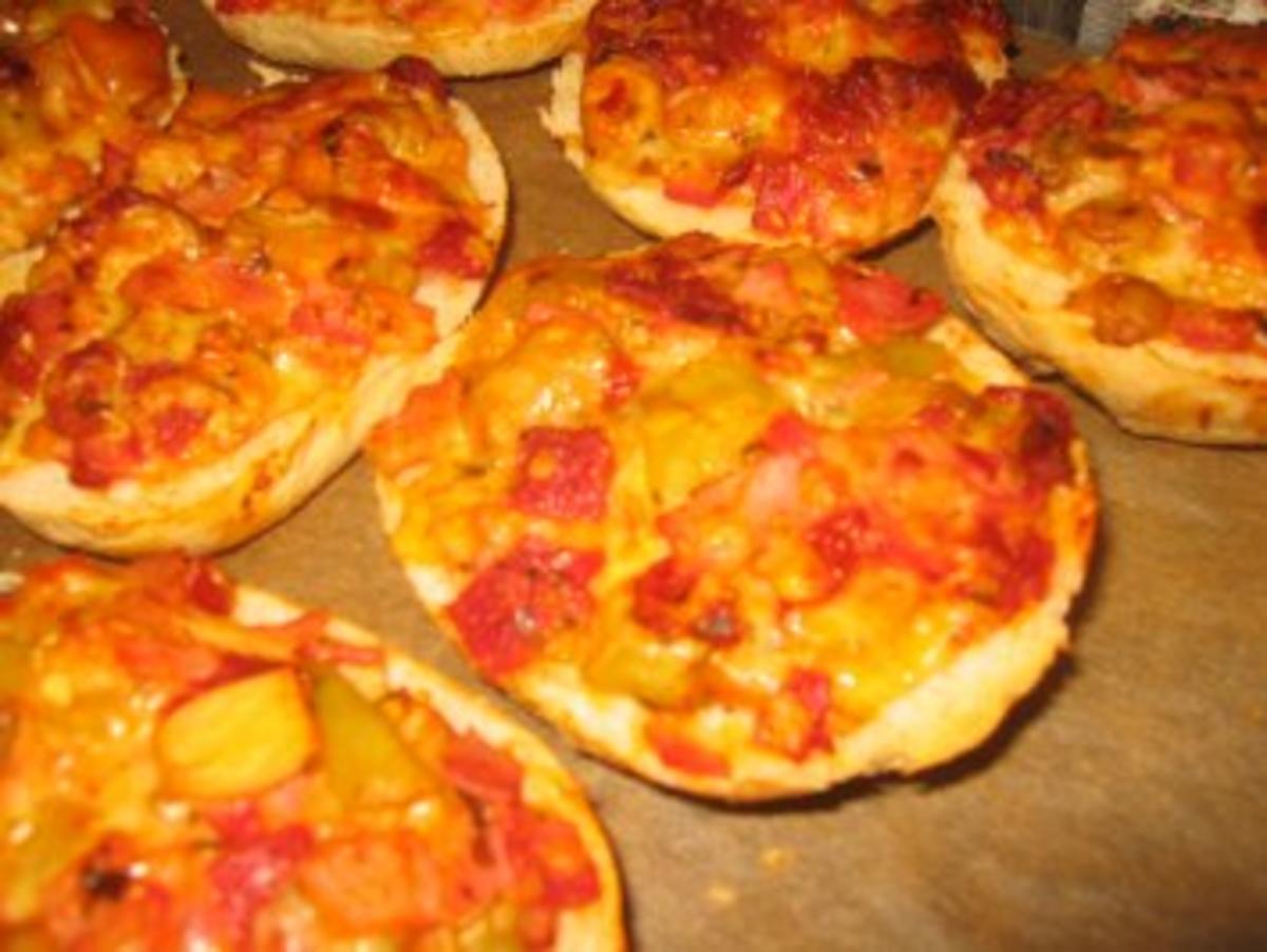 Party: Saftige Pizza Semmeln - Rezept mit Bild - kochbar.de