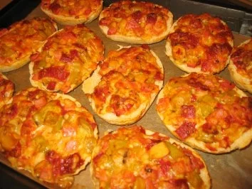 Rezept: Party: Saftige Pizza Semmeln Bild Nr. 2 Party: Saftige Pizza Semmeln - Rezept - Bild Nr. 2