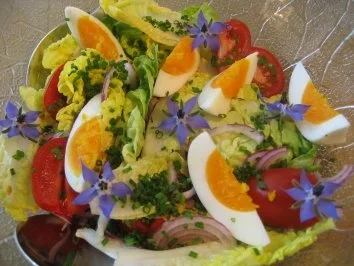 Salat-Herzen mit Borretschblüten ... - Rezept - Bild Nr. 3