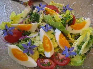 Salat-Herzen mit Borretschblüten ... - Rezept - Bild Nr. 4