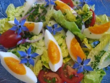 Salat-Herzen mit Borretschblüten ... - Rezept - Bild Nr. 2