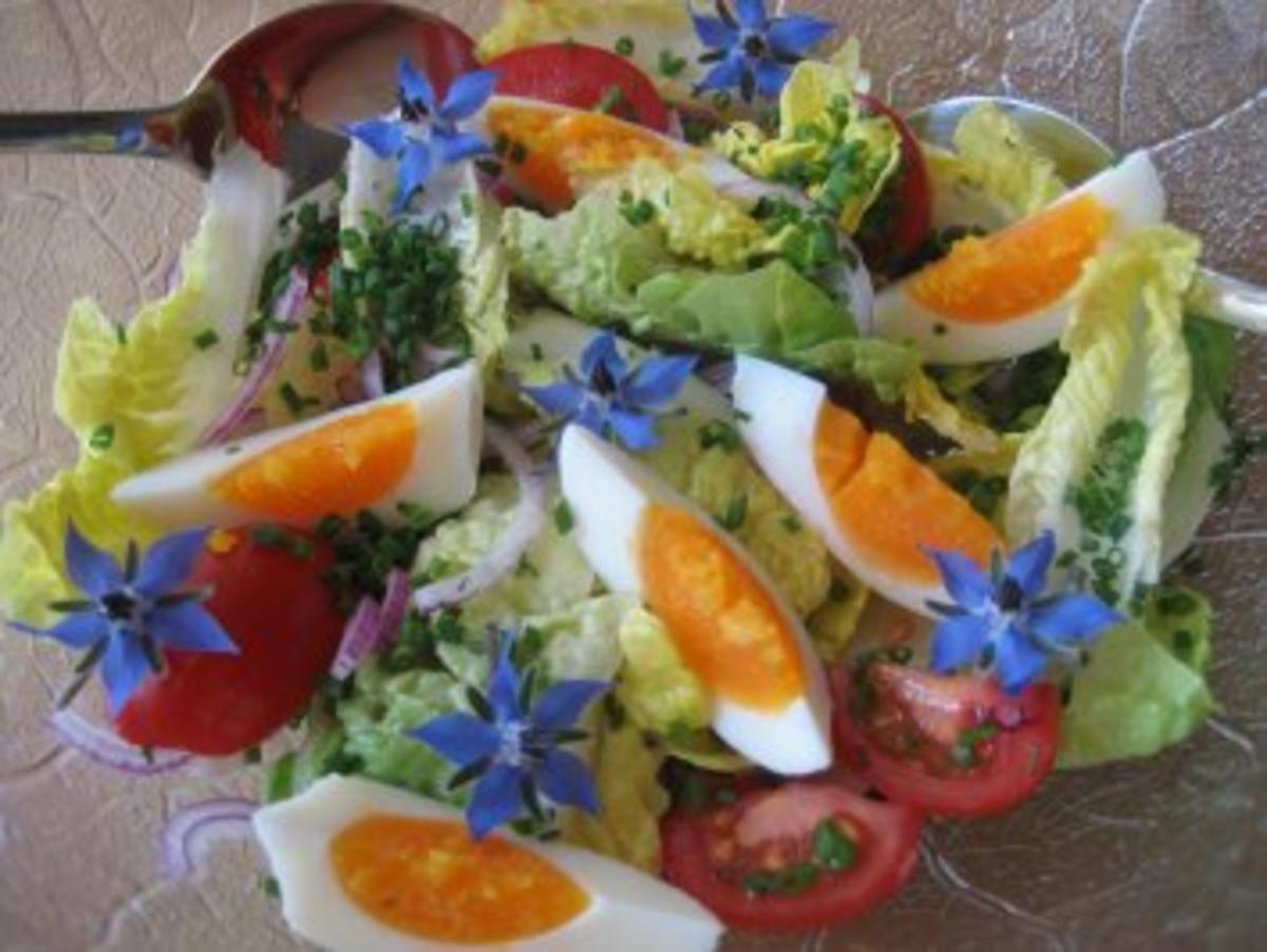 Salat-Herzen mit Borretschblüten ... - Rezept