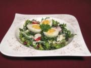 Pikant gefüllte Eier auf Salat - Rezept
