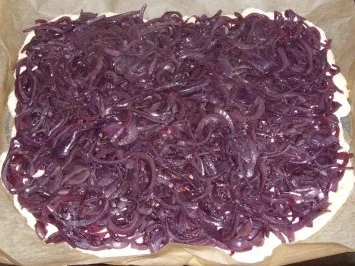 Rezept: Vegetarisches - Zwiebelpizza à la Katja Bild Nr. 3 Vegetarisches - Zwiebelpizza à la Katja - Rezept - Bild Nr. 3