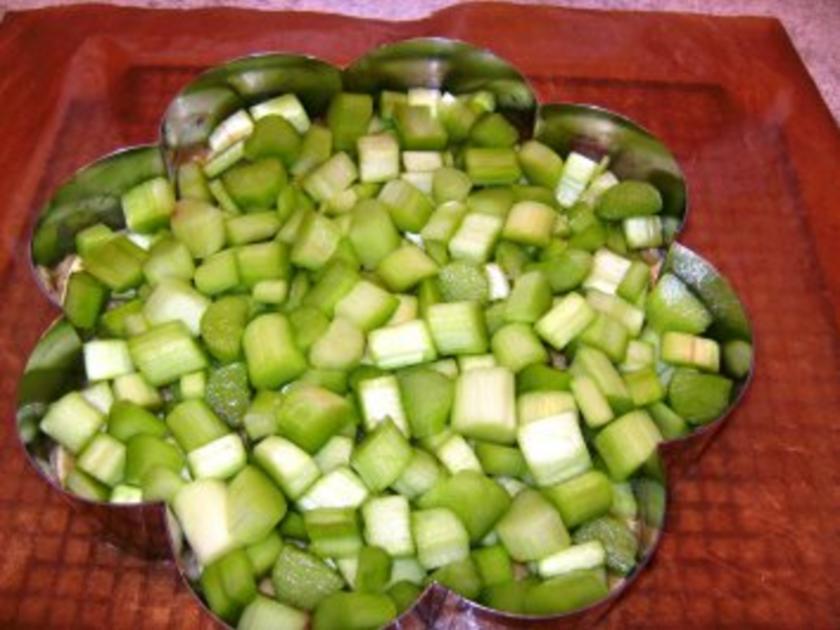 Rhabarberkuchen mit Schmandguß - einfach - 180 kcal/100g