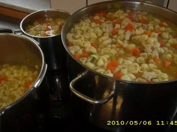 Hühnersuppe mit Muschelnudeln und Hähnchenbrust - Rezept - Bild Nr. 5