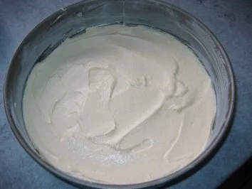 Rezept: Wackelige Erdbeertorte Bild Nr. 2 Wackelige Erdbeertorte - Rezept - Bild Nr. 2