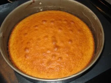 Rezept: Wackelige Erdbeertorte Bild Nr. 3 Wackelige Erdbeertorte - Rezept - Bild Nr. 3