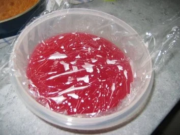 Rezept: Wackelige Erdbeertorte Bild Nr. 4 Wackelige Erdbeertorte - Rezept - Bild Nr. 4