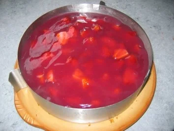 Rezept: Wackelige Erdbeertorte Bild Nr. 7 Wackelige Erdbeertorte - Rezept - Bild Nr. 7