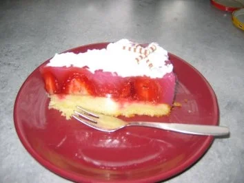 Rezept: Wackelige Erdbeertorte Bild Nr. 8 Wackelige Erdbeertorte - Rezept - Bild Nr. 8