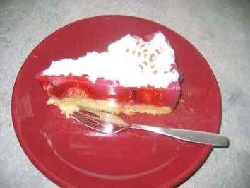 Rezept: Wackelige Erdbeertorte Bild Nr. 9 Wackelige Erdbeertorte - Rezept - Bild Nr. 9