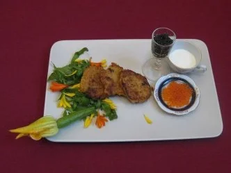 Kartoffelpuffer mit Wasabi-Schmand, getrockneten Tomaten und Forellenkaviar - Rezept - Bild Nr. 2