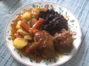 Rezept: Eisbein geschmort mit Salzkartoffeln und Rotkohl bei dem Sch.... Wetter passt das. Eisbein geschmort mit Salzkartoffeln und Rotkohl bei dem Sch.... Wetter passt das. - Rezept