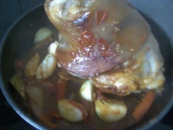 Eisbein geschmort mit Salzkartoffeln und Rotkohl     bei dem Sch....  Wetter passt das. - Rezept - Bild Nr. 5