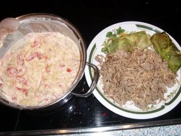 Spitzkohlrouladen mit Frischkäsesauce - Rezept