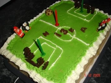 Rezept: Kindergeburtstagstorte Fußball-Stadion Kindergeburtstagstorte Fußball-Stadion - Rezept