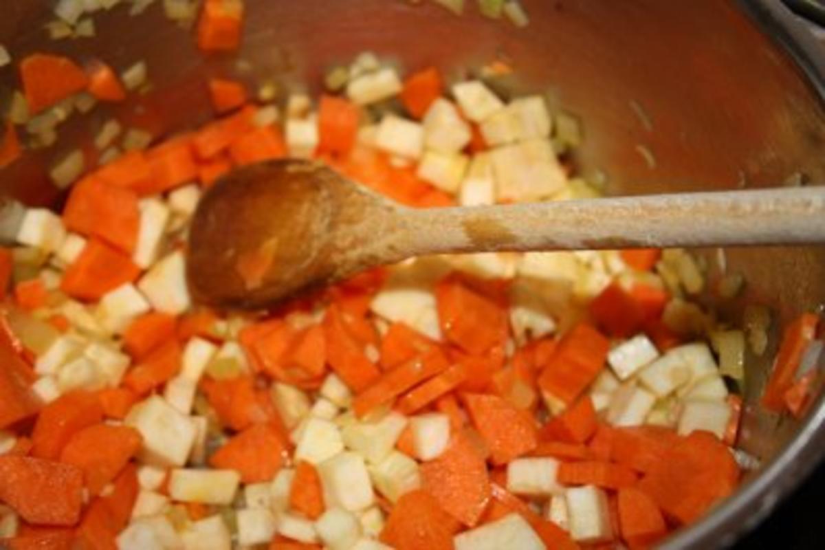 Möhren-Sellerie-Suppe - Rezept mit Bild - kochbar.de