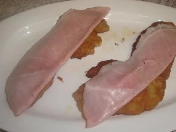 Rezept: Fleischgerichte: Wiener Schnitzel mit Schinken, Spargel und Käse überbacken Bild Nr. 3 Fleischgerichte: Wiener Schnitzel mit Schinken, Spargel und Käse überbacken - Rezept - Bild Nr. 3