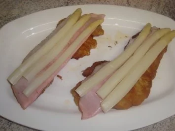 Rezept: Fleischgerichte: Wiener Schnitzel mit Schinken, Spargel und Käse überbacken Bild Nr. 4 Fleischgerichte: Wiener Schnitzel mit Schinken, Spargel und Käse überbacken - Rezept - Bild Nr. 4